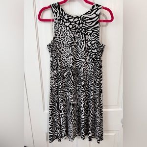 🦓 EUC - Anne Klein- Animal Print Sleeveless Swing Dress - Size 6